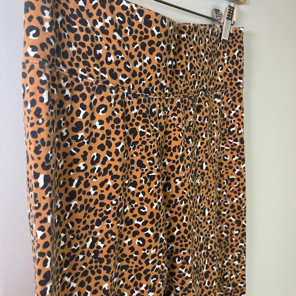 Nike Women’s Cheetah Animal Print  Comfort Soft Leggings size Medium - Picture 3 of 10